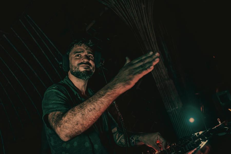 Marcelo Bergés DJing