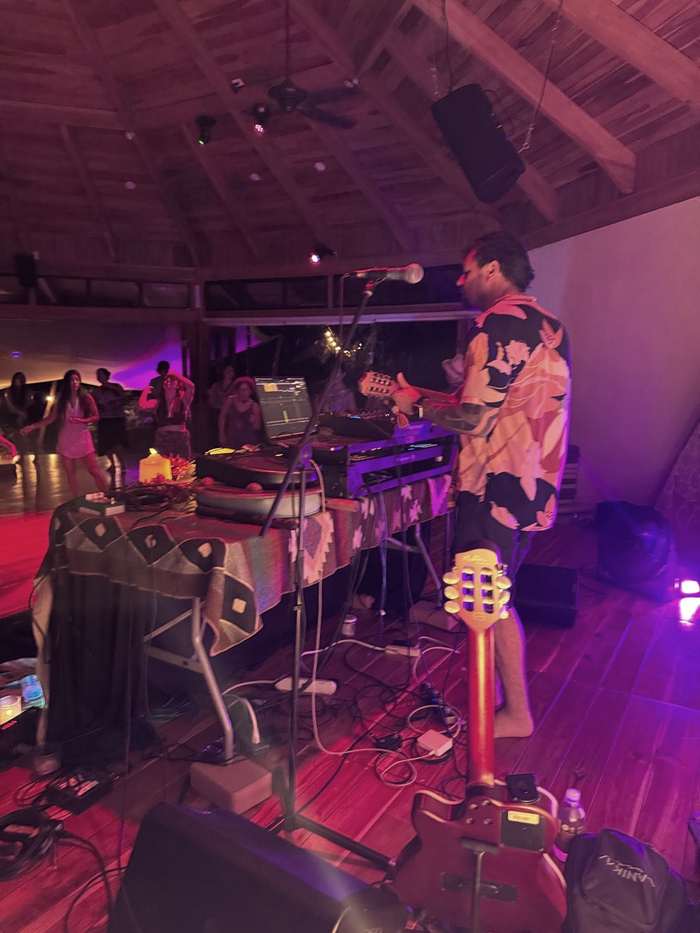 Live set with guitar